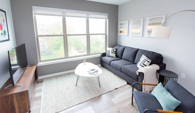 Kasa | Family Friendly 2BD + Near Zoo | Forest Park