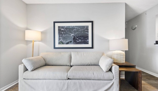 Kasa | Inviting 2 BD + Amenity Access | Delray Beach