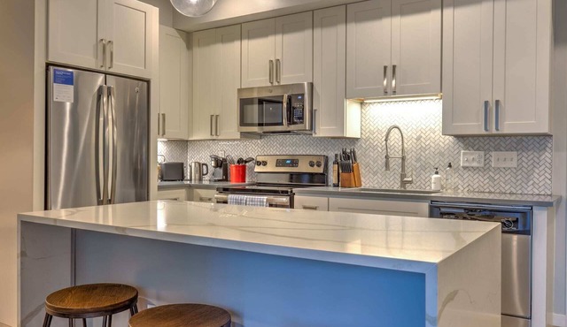 Kasa | Modern 1BD + Gym | Forest Park