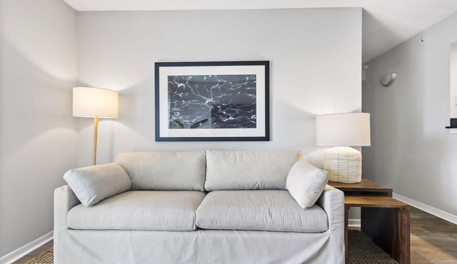 Kasa | Modern 2 BD + Pet Friendly | Delray Beach