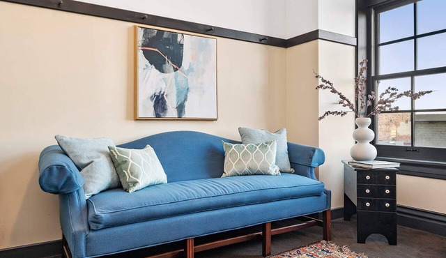 Kasa | Uniquely Designed Suite Near Carnegie Museum | The Maverick