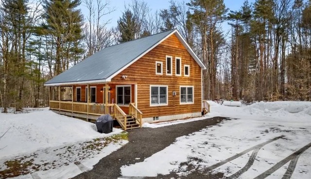 Kasoag Lake lodge-ATV + snowmobile right from your door.Great fishing close by!n