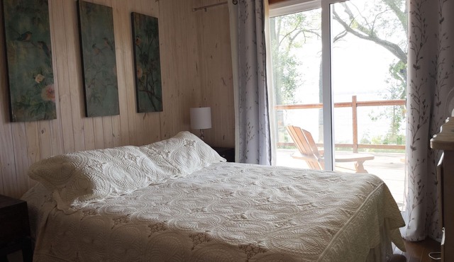 Kat's Cradle Cottage in Prince Edward County. Waterfront on the Reach!