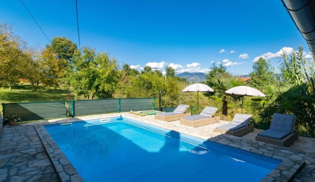 Kate (IPC153) by Interhome