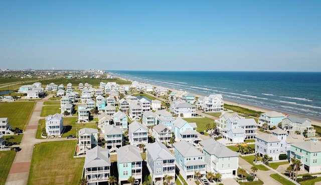 Kathie's Beachfront Kottage by Ryson Vacation Rentals