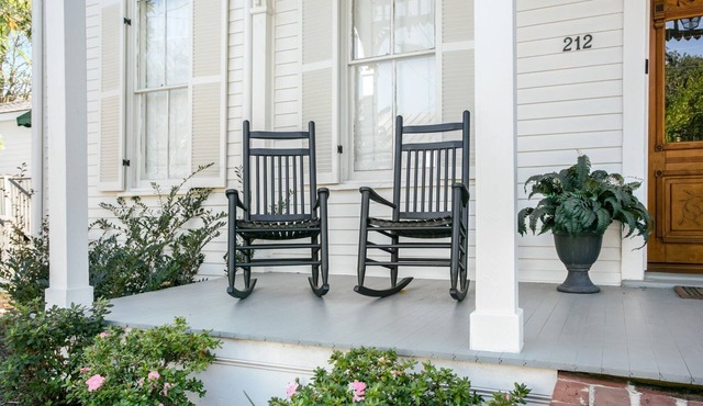 Katie's Cottage | 3/3 Historic Home, Washer/Dryer, Full Kitchen