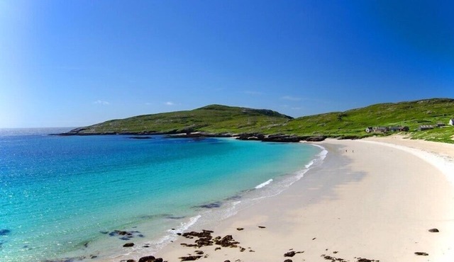 KATIE'S COTTAGE, pet friendly, with open fire in Tarbert