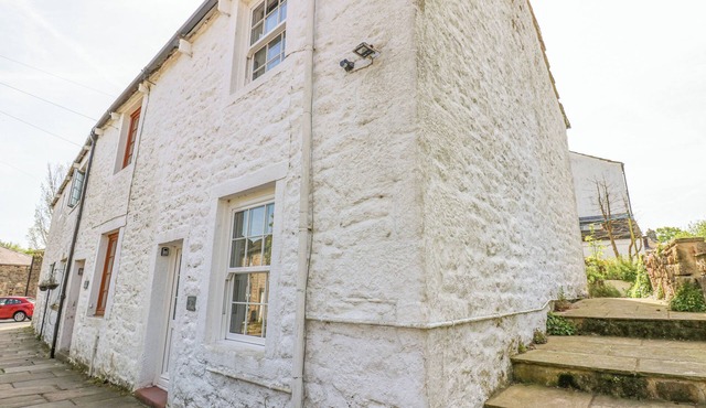 KATIE'S COTTAGE, romantic, character holiday cottage in Skipton