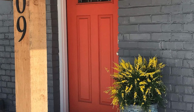 Katie's Kottage #2: 1938 Renovated Midtown Gingerbread Charmer