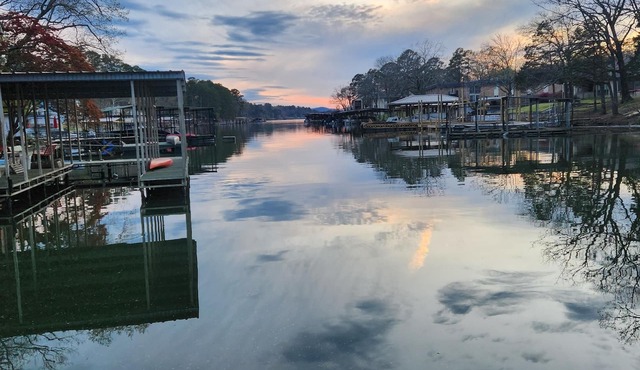 Katie's Waterfront Getaway nW/covered boat dock, gazebo and much more!n