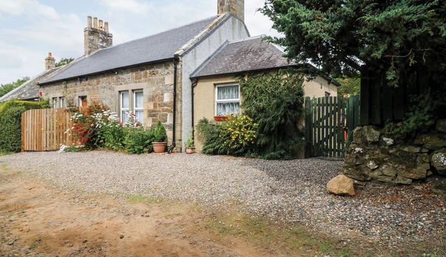 KATMOGET COTTAGE, romantic, country holiday cottage in Ceres