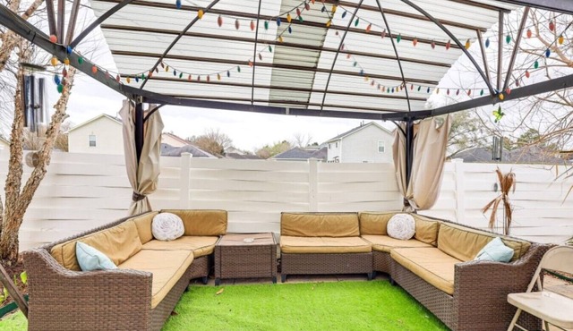 Katy Family Home with Patio Pergola and Grill