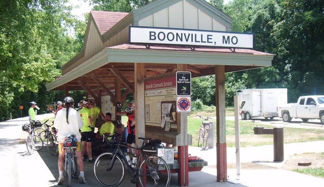 KATY TRAIL Cottage - 3-bedroom in downtown Boonville - Close to the Katy Trail