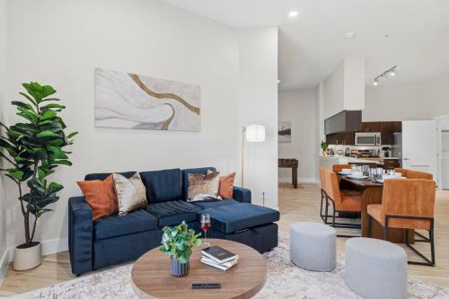 Katy Trail Retreat | Stylish 2BR 2BA in Uptown