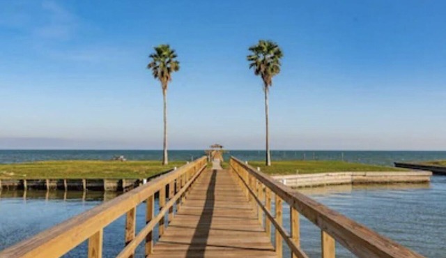 Katz Kozy Condo Poolside & Steps Away From Pier Townhouse Style 2BR/2BA