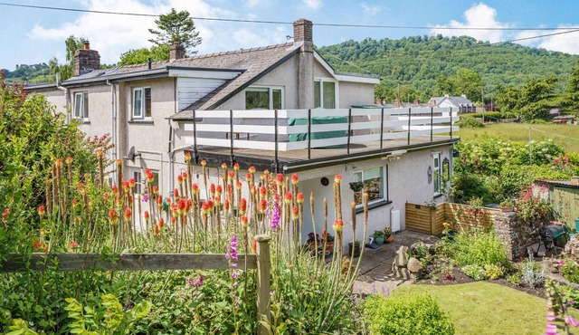 KAVIENG, pet friendly, with a garden in Gilwern