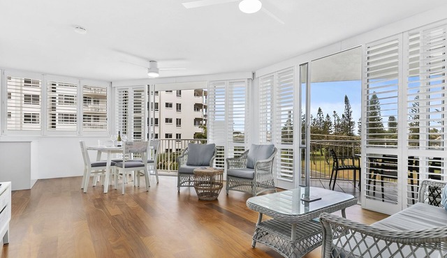 Kawana Beachside Getaway 1 Bedroom Apartment