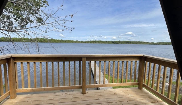 KAWARTHA LAKEFRONT COTTAGE 1 1/2 Hours from downtown Toronto. PRIVACY PLUS!