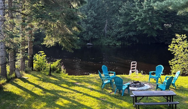 Kawartha Lakes River Front Cottage