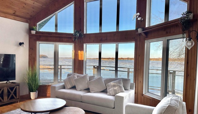 Kawartha Lakes Waterfront Chalet