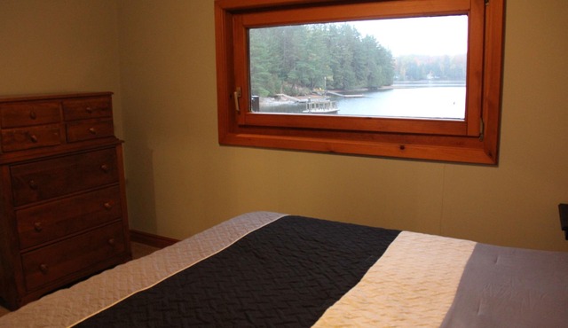 Kawartha Lakes Waterfront Cottage - Sleeps 16