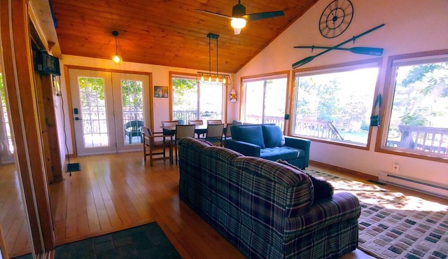 Kawarthas Stoney Lake Cottage