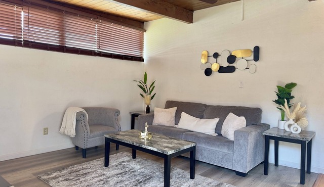 Kaweah Luxe Getaway with Laundry