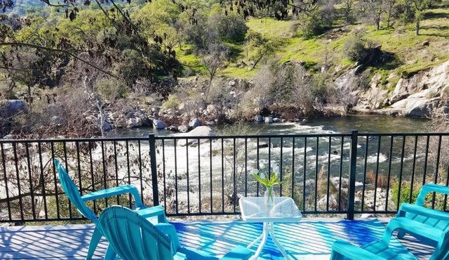 *Kaweah River House* - 1/2 Mile to Sequoia Park