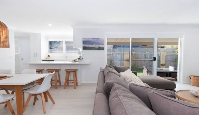 Kay's Hideaway - Stylish Downtown Getaway