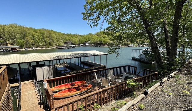 Kayaking, Amazing Views and Lakefront Hot Spots