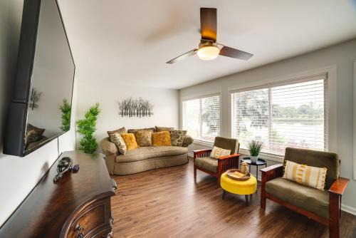 Kayaks and Fire Pits Waterfront Portage Getaway!