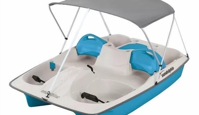KAYAKS * CANOE * PADDLE BOARDS * WIFI * SATELLITE TV