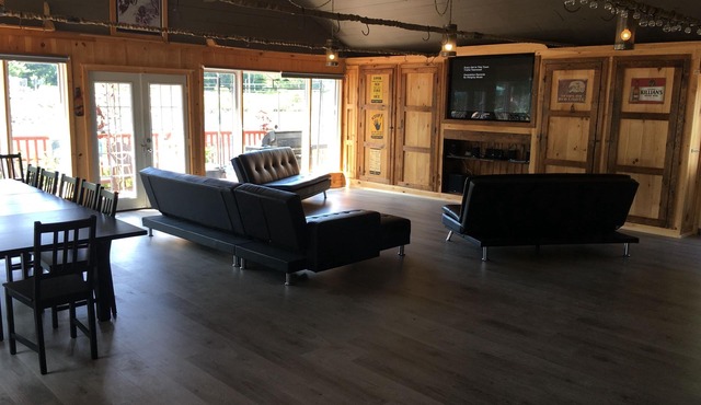 KAYAKS, CANOE, PADDLE BOARDS, WIFI,