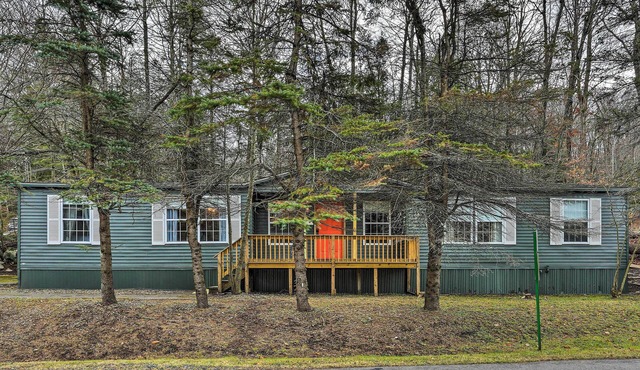 Kayaks, Electric Bicycles: Greentown Hideaway!