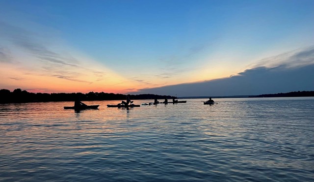 Kayaks*Forest View*Firepit*King*Lakefront*Gameroom