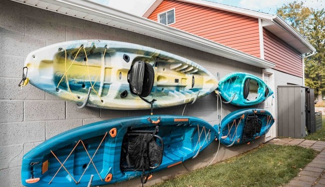 Kayaks, Hot Tub & Home Gym - Family Friendly Cozy Nature Retreat