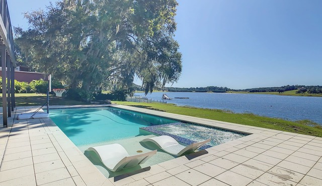 Kayaks/Spa/Pool/Firepit/Dog friendly Lakehouse Getaway!