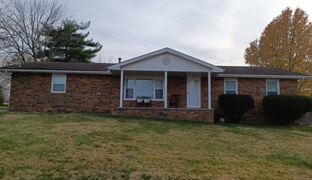 Kaylee's Cottage outside Springfield Missouri near fairgrounds and nature trail