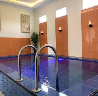 Kayz Villa Batu dengan Kolam Renang Pribadi