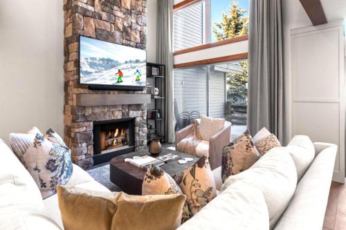 KBM Resorts Boulder Creek Beautifully updated Easy Walk to Main St Close to Deer Valley Hot Tub Gas Fireplace BCC-1101