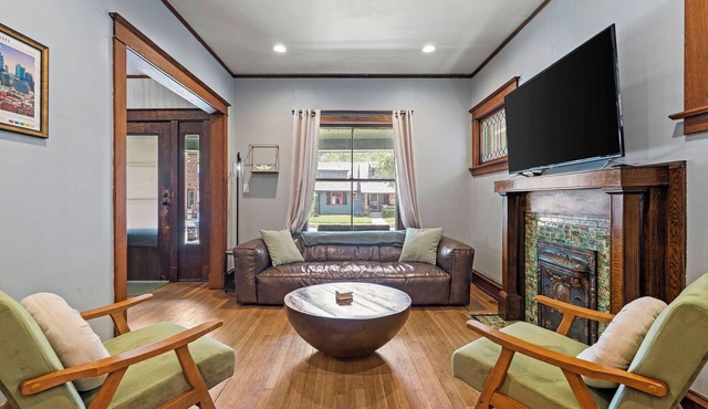 KC Nest - Mins from Plaza + Streetcar + Parking!