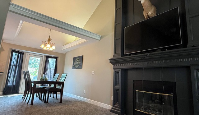 KC Retreat 3Br/2.5 Ba Near Airport and Downtown KC