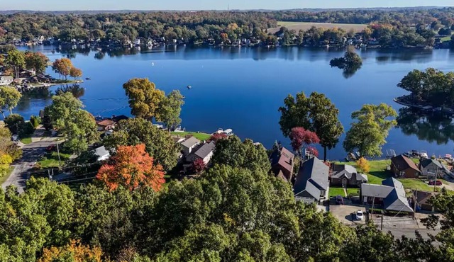 KC's Cozy Cape - Sleeps 8, BBQ, Central AC/Heating, Wi-Fi, Laundry, Free Parking