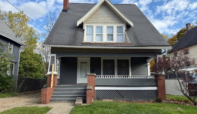 KC's Group Getaway - ALL KING BEDS, BBQ, Firepit, Gym, Laundry, Wi-Fi, Parks 4