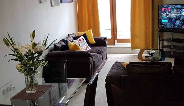 KCS Birmingham City Apartment with Balcony/Parking