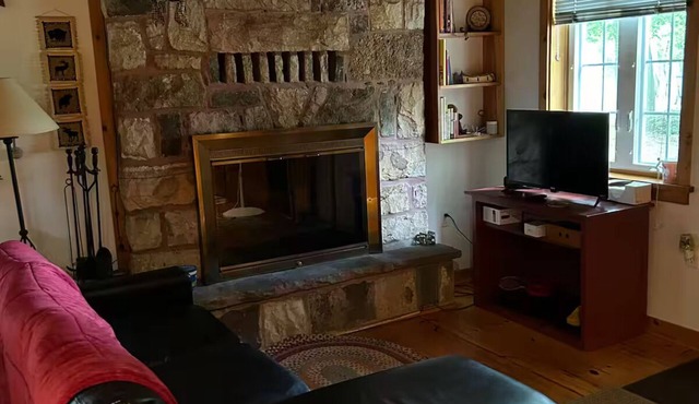 KD CottagesnCharming stone cottage on Dunnings Creek in Bedford County