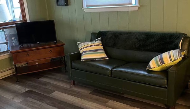 KD CottagesnPrivate 2-bedroom tan cottage on Dunnings Creek, in Bedford County