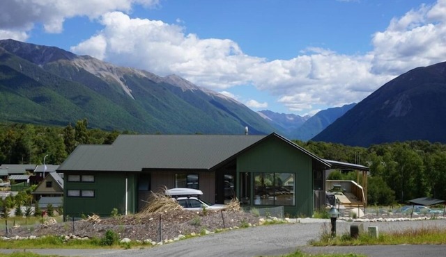 Kea Castle, Stunning mountain views.