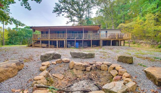 ‘Keane Ranch 2’ Mtn Cabin w/300 Acres in Ozark!