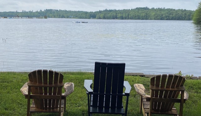 Keddy Cove Retreat - 3 Bedroom Lakefront Cottage with incredible views!